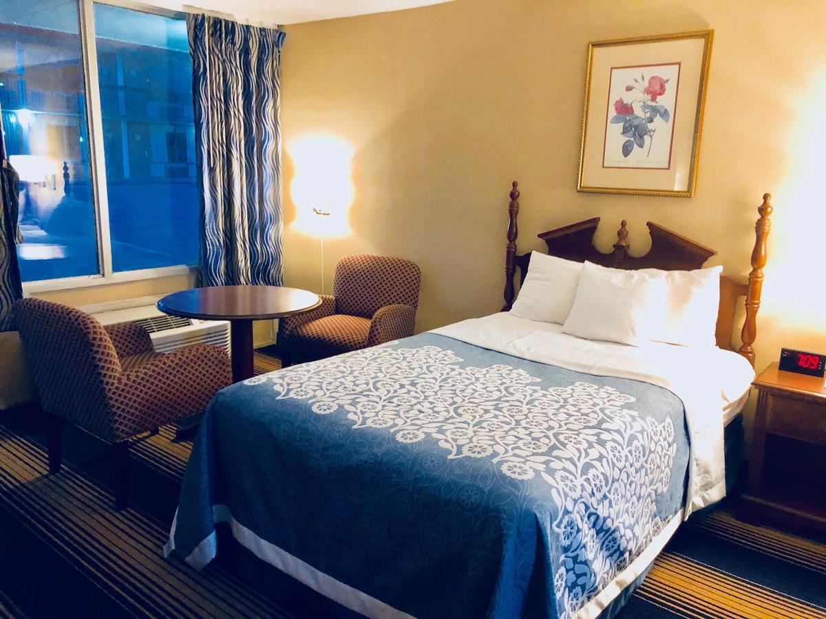 Motel Days By Wyndham Near Fairgrounds 3*