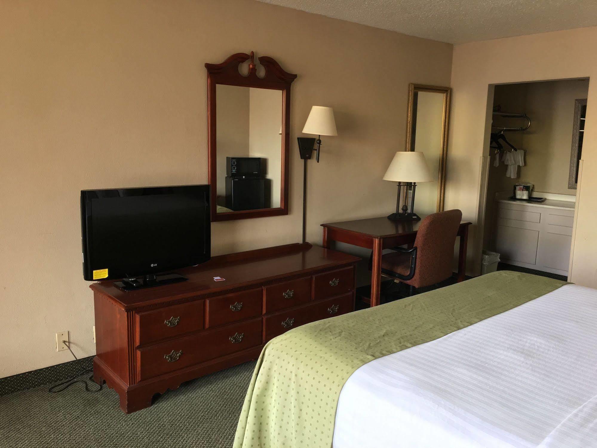 Motel Days By Wyndham Near Fairgrounds Perry