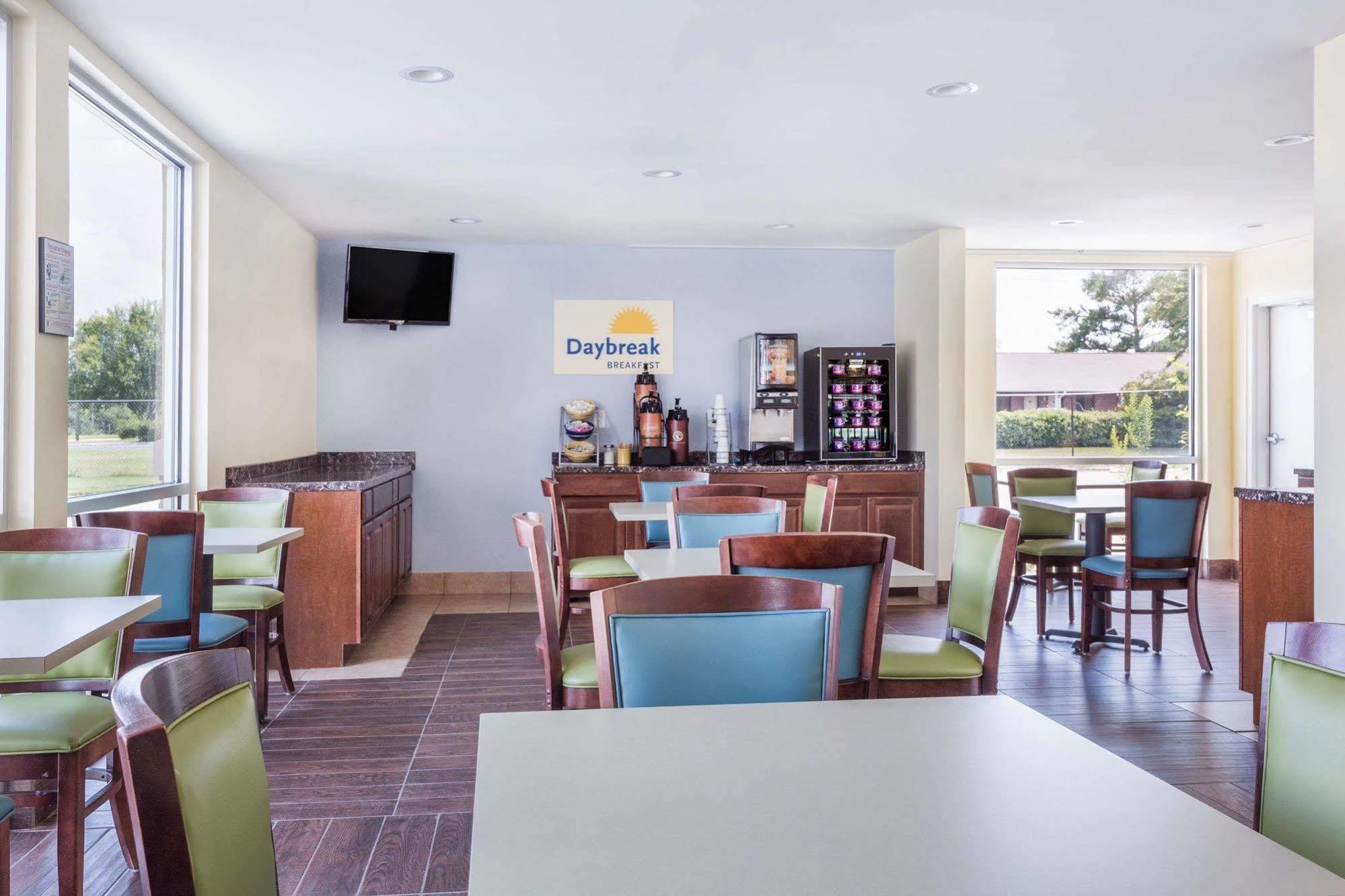 Days By Wyndham Near Fairgrounds 3*