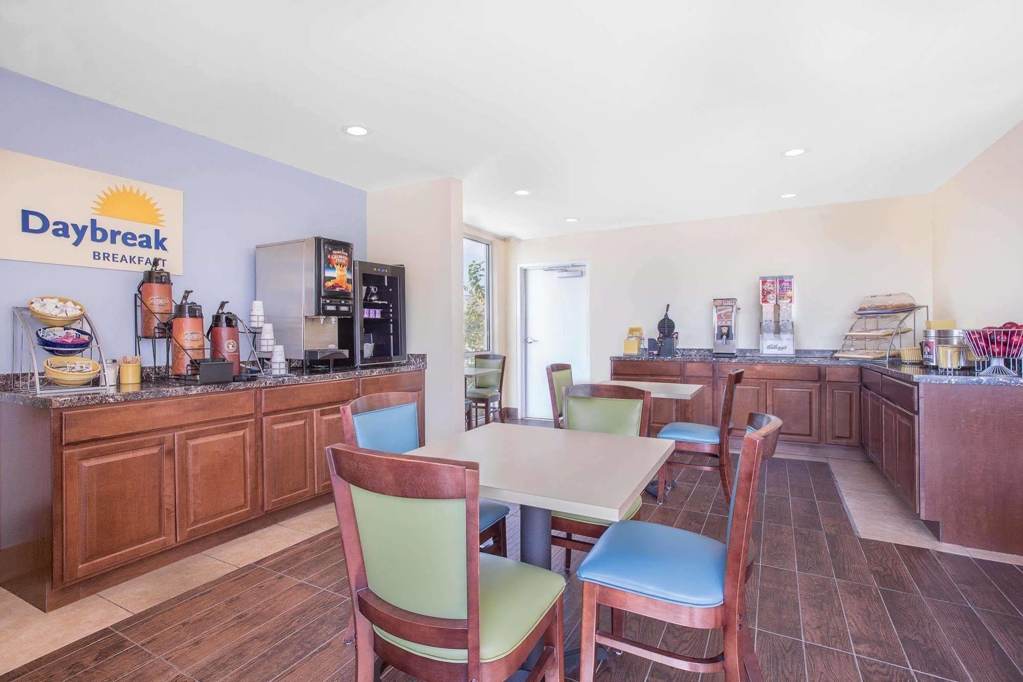 Motel Days By Wyndham Near Fairgrounds 3*