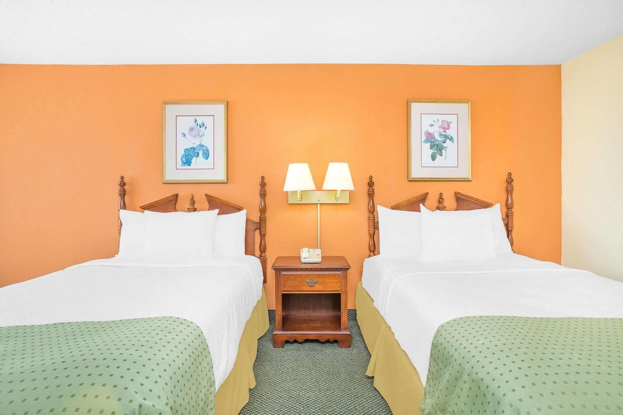 Motel Days By Wyndham Near Fairgrounds 3*