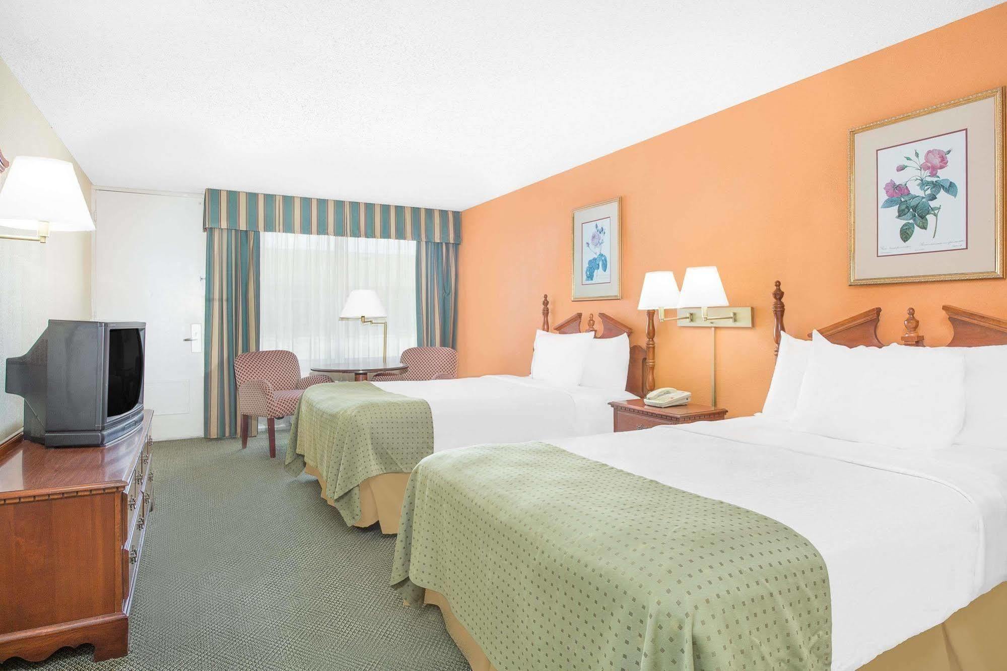 Motel Days By Wyndham Near Fairgrounds 3*