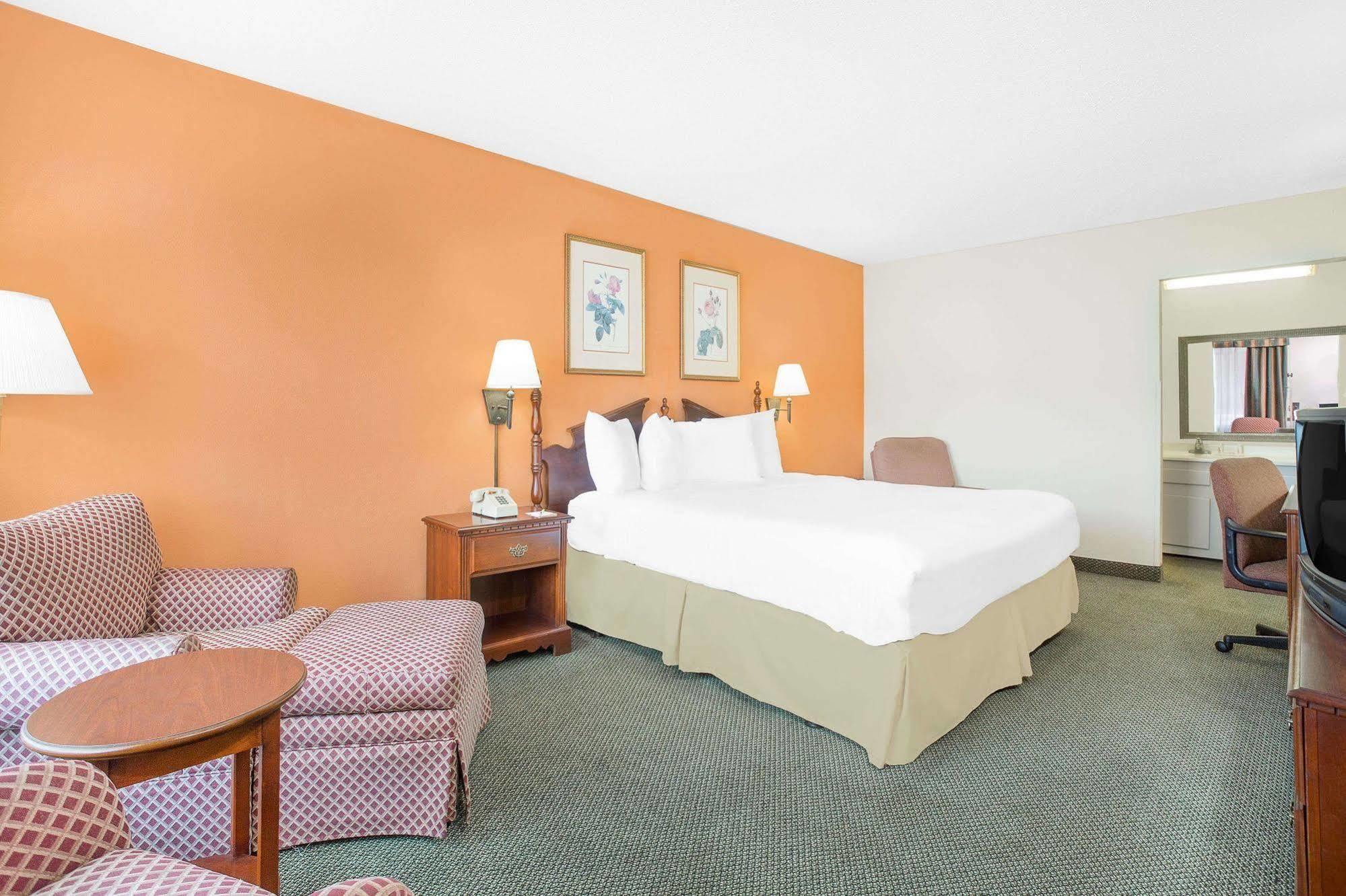 Motel Days By Wyndham Near Fairgrounds 3*