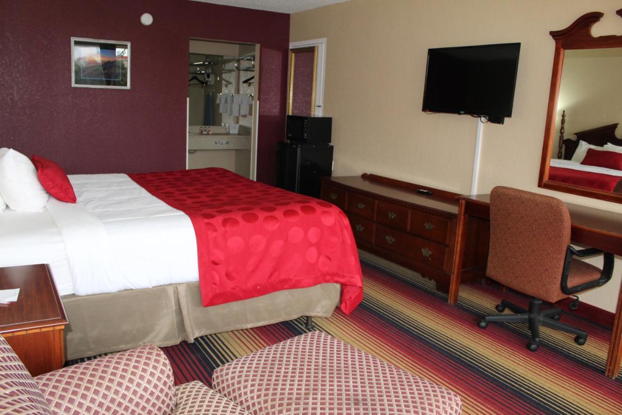 Days By Wyndham Near Fairgrounds Motel 3*