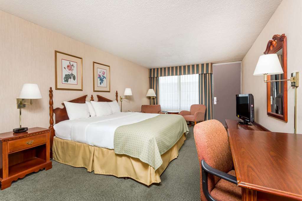 Days By Wyndham Near Fairgrounds Motel 3*