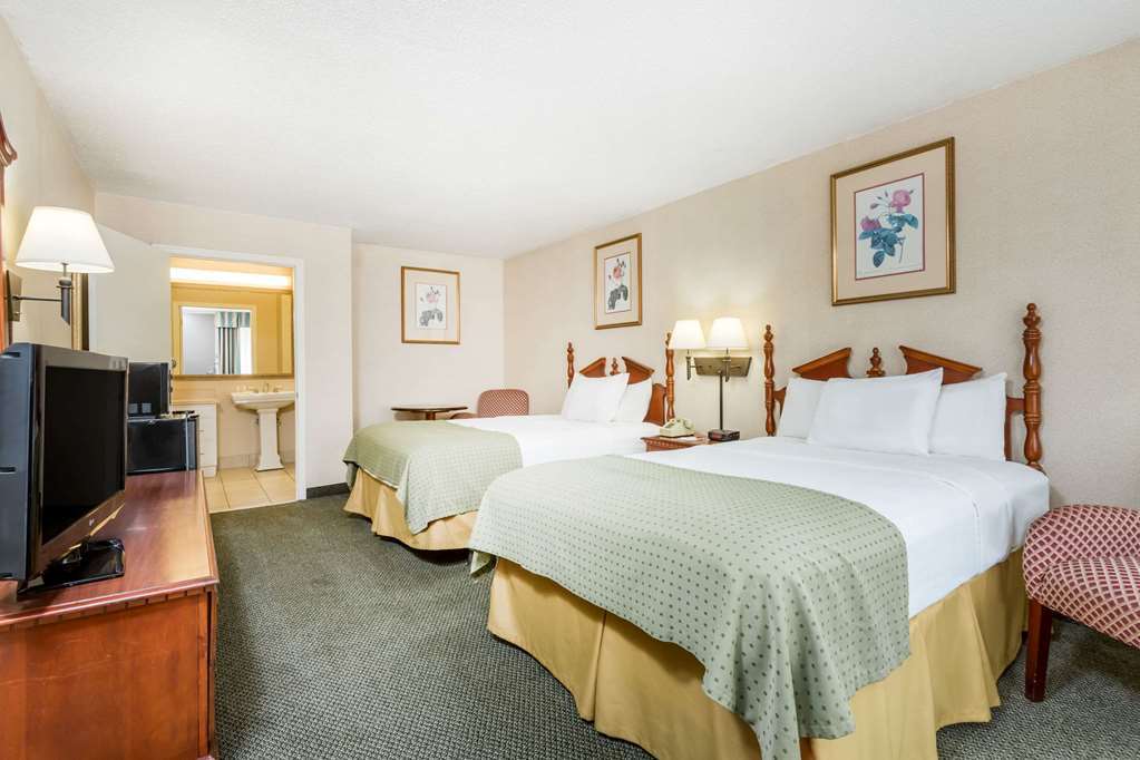 Days By Wyndham Near Fairgrounds Motel